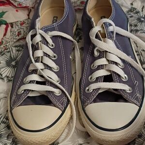 Converse Low Top Sneakers in Navy and White Sz 7 Women